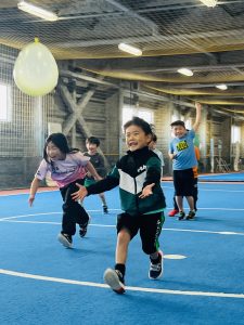 「四日市市の子ども向け習い事MiRAIで足が速くなるトレーニングに挑戦する小学生たち」