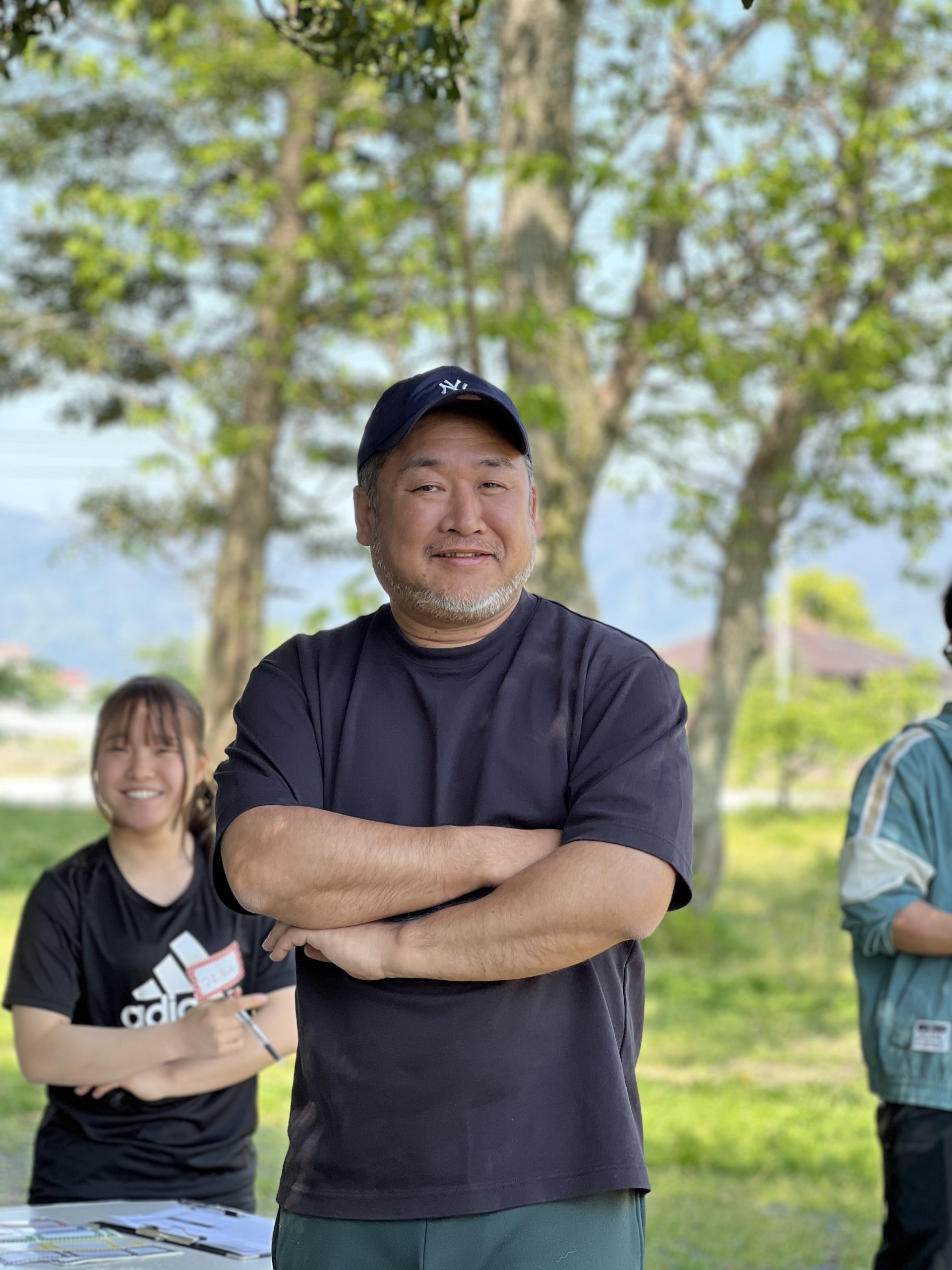 MiRAIヒミツ基地デイキャンプの会場を提供してくださった、かもしか道具店・山口社長の笑顔の写真（四日市・菰野町）