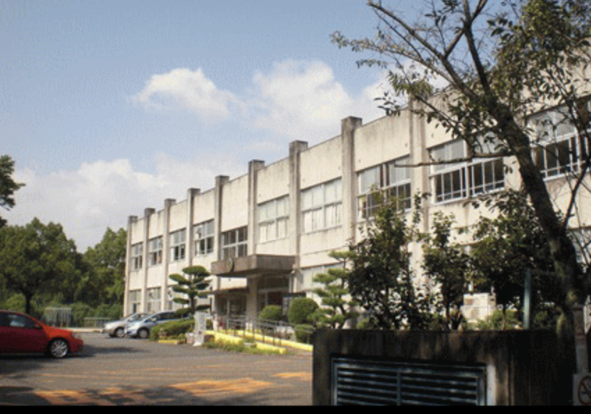 四日市市立八郷西小学校の校舎外観｜三重県四日市市の小学校でMiRAI出前授業を実施